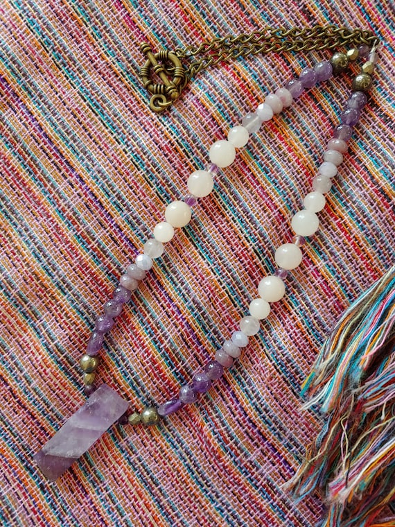 Choker Necklace with Peach Moonstone, Peach Aventurine Pendant and Dyed Green Cultured Freshwater Pearls Gold Tone Choker Necklace with Peach Moonstone, Peach Aventurine Pendant and Dyed Green Cultured Freshwater Pearls Gold Tone