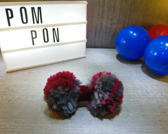 Here is the PAPIL-PON! Pom pon bow tie for Boy. Available in different colors: contact me for choose them. Apply it with a pin on the back