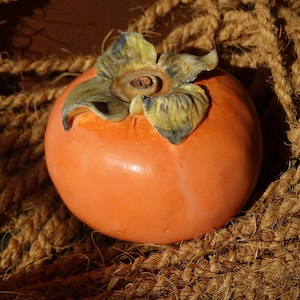 Cachi in ceramica, frutto invernale decorativo per la cucina, frutto arancione, dimensioni naturali, decorazione da fattoria, regalo per gli amici.