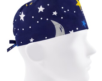 Könnte beinhalten: Eine blaue OP-Mütze mit einem Muster aus weißem Halbmond und Sternen.