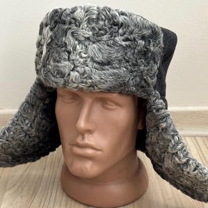Chapéu de pele de karakul de inverno, chapéu ushanka natural, chapéu de pele de inverno ucraniano, chapéu de pele de astracã cinza natural com parte superior de lã verdadeira