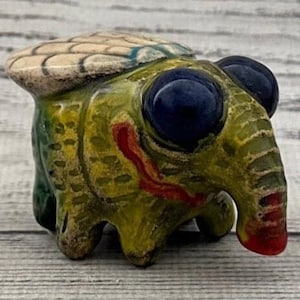 Escultura de cerámica "Mosca" de 3 cm, hecha en Ucrania. Figura de cerámica coleccionable. Decoración para el hogar y el jardín. Regalo para ella. Obra de arte auténtica de Vladimir Butcanov.