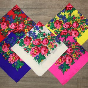 Sciarpa slava Babushka con motivo floreale, sciarpa etnica popolare, scialle moderno chic boho russo con classico design floreale senza tempo, regalo per lei