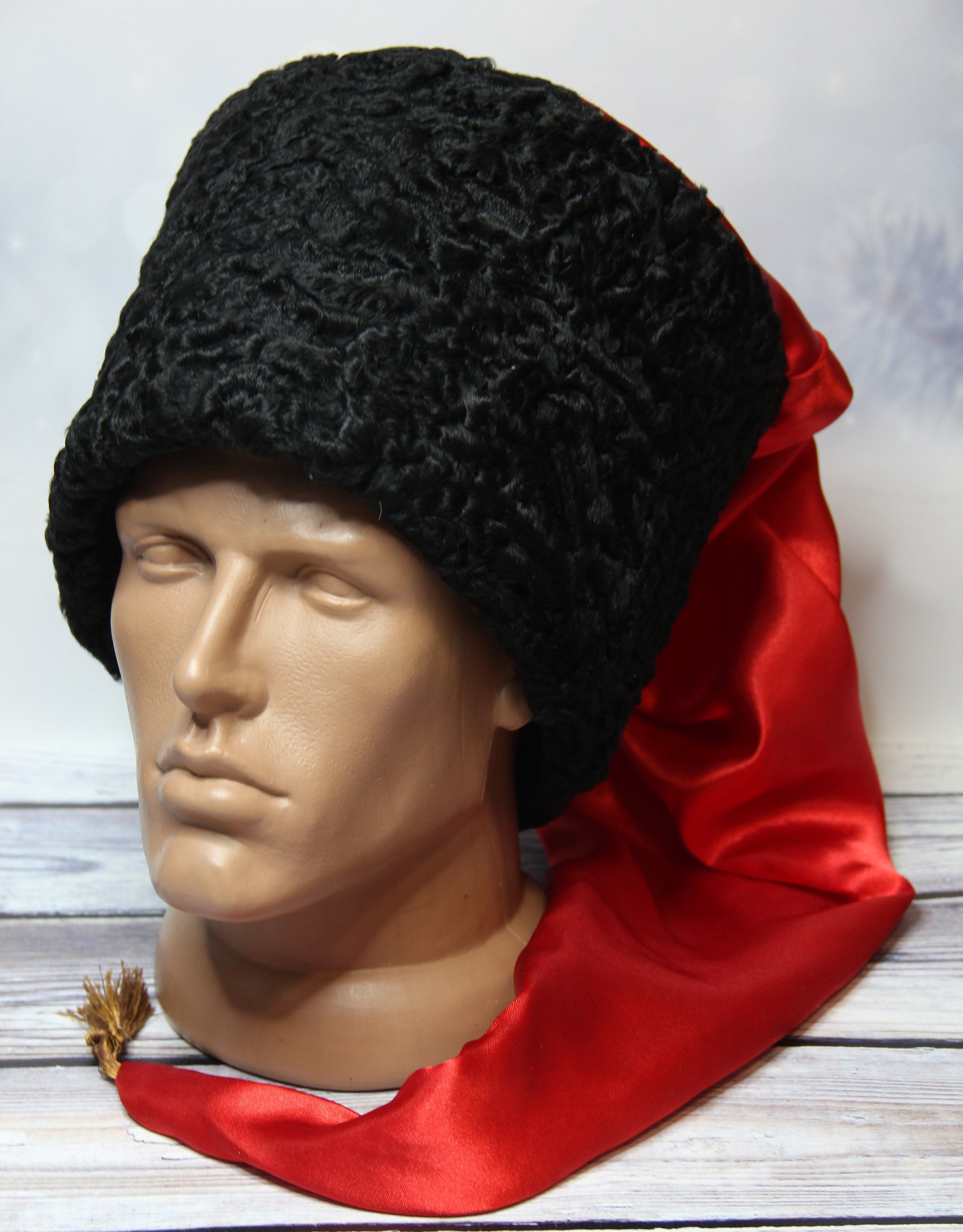 HERGESTELLT in der UKRAINE Vintage Kosaken-Wintermütze Papaha, Kubanka-Mütze,  natürliche Astrachan-Pelzmütze mit rotem Satin-Top - .de
