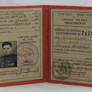 Documento d'identità militare sovietico vintage della seconda guerra mondiale dell'URSS