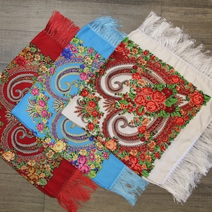 Scialle etnico popolare ucraino, sciarpa floreale slava Babushka, scialle russo moderno e chic con classico design floreale senza tempo, regalo per lei.