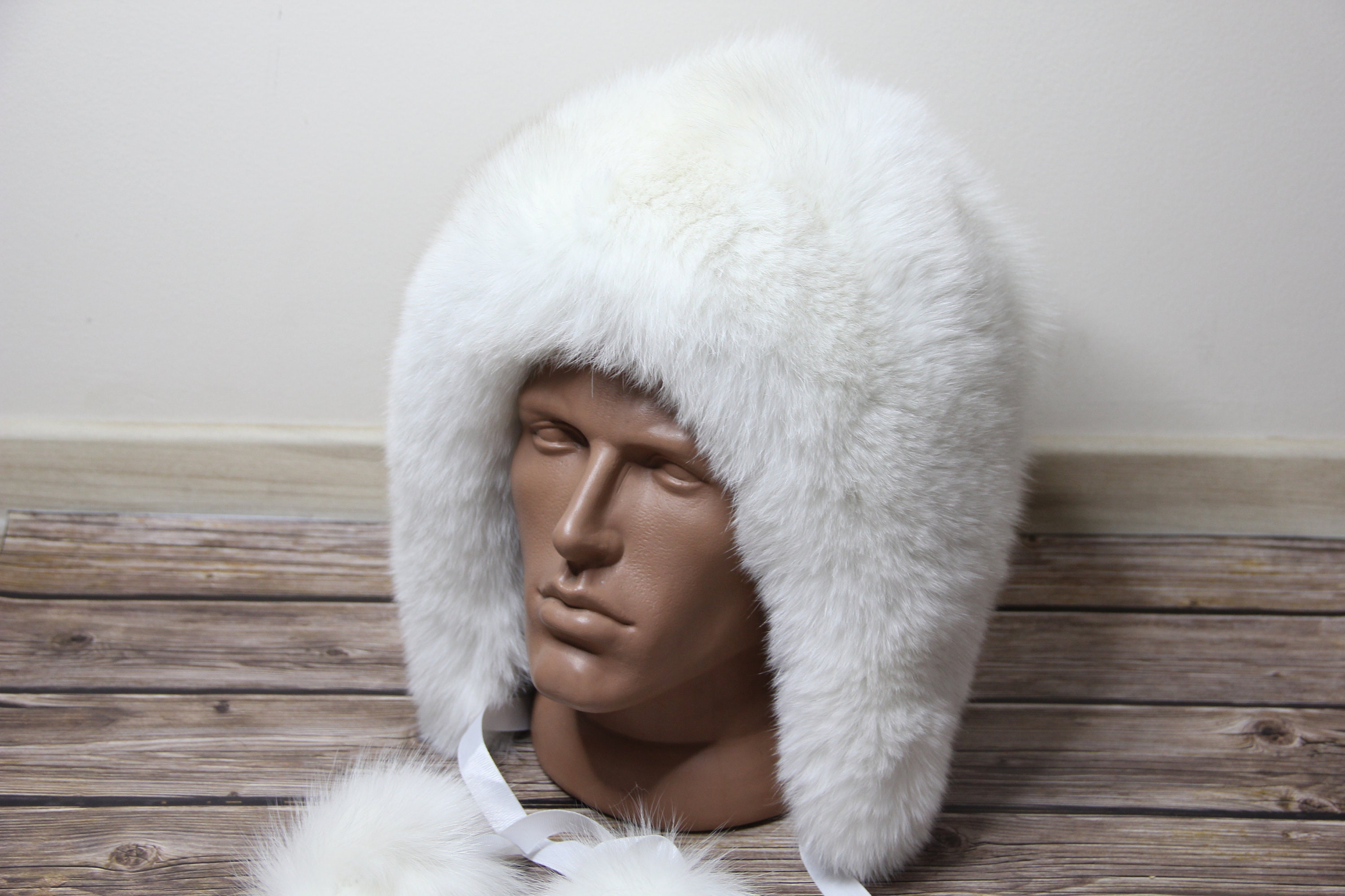 NEW. Genuine white fox and astrakhan new women’s hat.  Has never been worn Elegant and Warm: White Fox Fur Genuine Leather Women main image 3