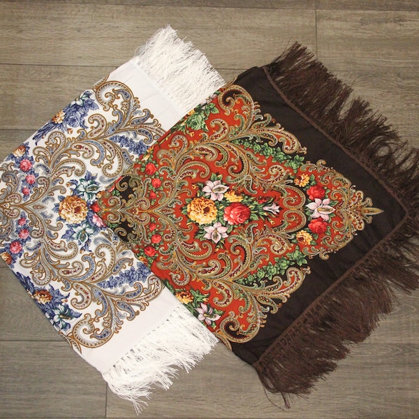 Ukrainischer ethnischer Volksschal aus Wolle, slawischer Babuschka-Blumenschal, moderner, schicker Boho-Chale Russe mit klassischem, zeitlosem Blumenmuster, Geschenk für Sie