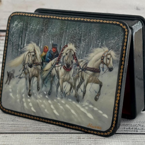 Gemaakt in Oekraïne Lakdoos, Oekraïense Schilderschool, Troyka, Handgemaakt, Sieradendoos, Woondecoratie, Cadeaudoos