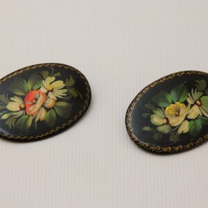 Set of Vintage Ukrainian Hand Painted Broches, Wooden Lacquer Floral Broches, Broches with Flowers, Set of Two Pieces