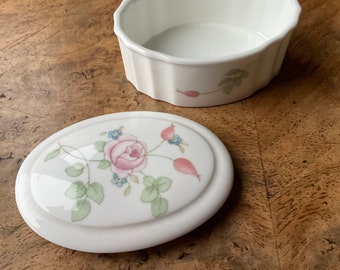 Wedgwood Rosehip China Trinket Box: Oval Lidded Ring Pot