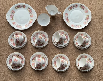 Colclough Wayside Bone China Tea Set: 8 Trios, Creamer, Sugar, 2 Cake Plates