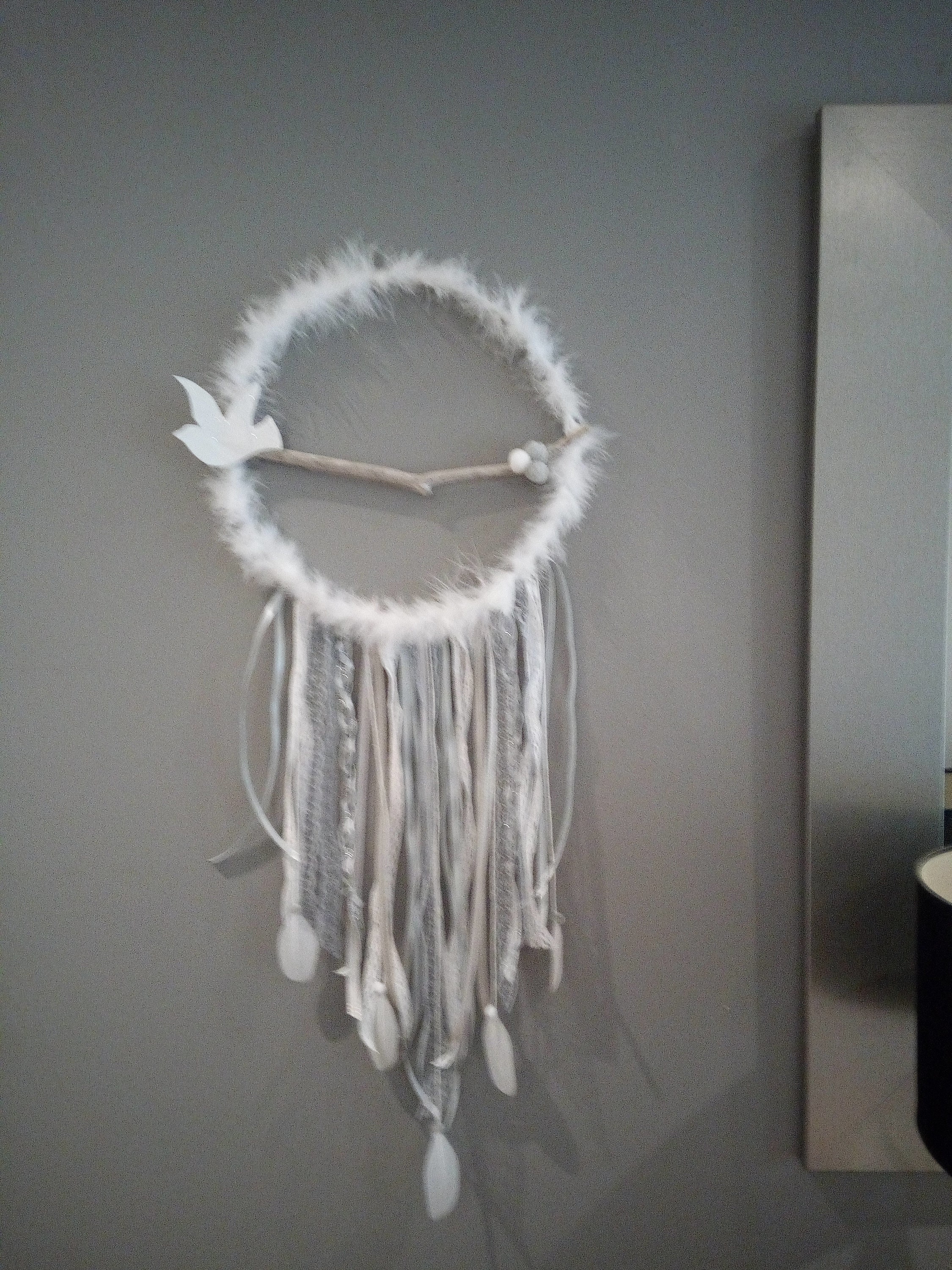 Attrape Rêve Plume Blanc Gris Oiseau Bois Flotté Pompon