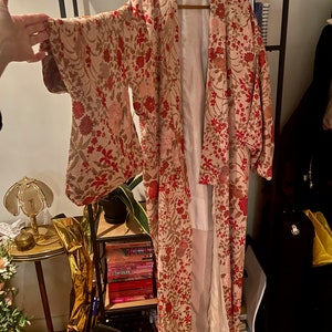 Stunning Vintage Silk Kimono in Gold with Pink & Red Floral Pattern