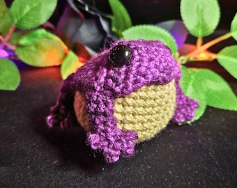 Beep the 3x2.5" Crochet Toad Familiar