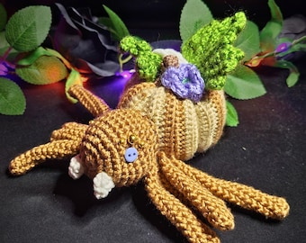 Nutmeg the 6 x 8" Autumnal Pumpkin Spider Familiar
