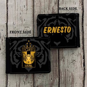 Billetera Personalizada Para Hombre Tigres U.A.N.L. Billetera Personalizada. Billetera De Regalo. Billetera De Cuero Sintético. Personalizada Con Tu Nombre. Regalo Para Él. Incomparables