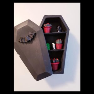 Dracula&#39;s Mini Coffin of &quot;Suck&quot;ulents and Curiosities