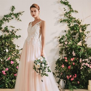 Floral Rose Lace Bodice Tulle Sleeveless Wedding Dress Beach