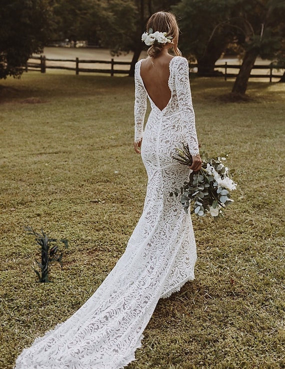 Stretch Lace Sheath Wedding Dress 