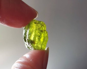 Peridot - SMALL - Raw, High grade [**Price as per quantity**]
