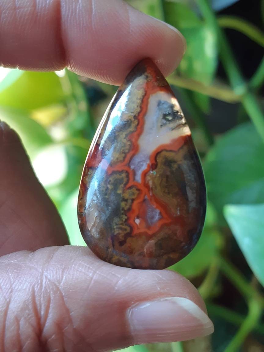 Moroccan Seam Agate Cabochon 27.5 x 19.1 mm Oval Cabochon Gemstone Jewelry Supplies 23.3 carats Moroccan Seam Agate Cabochon 27.5 x 19.1 mm Oval Cabochon Gemstone Jewelry Supplies 23.3 carats