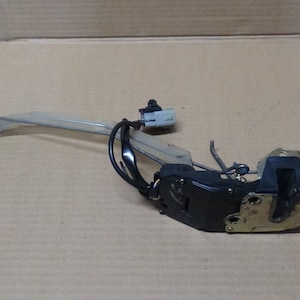 1997-2002 Toyota Tacoma Passenger Side Right Door Latch Lock Actuator