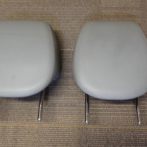 2000-2006 Porsche Cayenne S Turbo 955 Front Seat Head Rest Gray