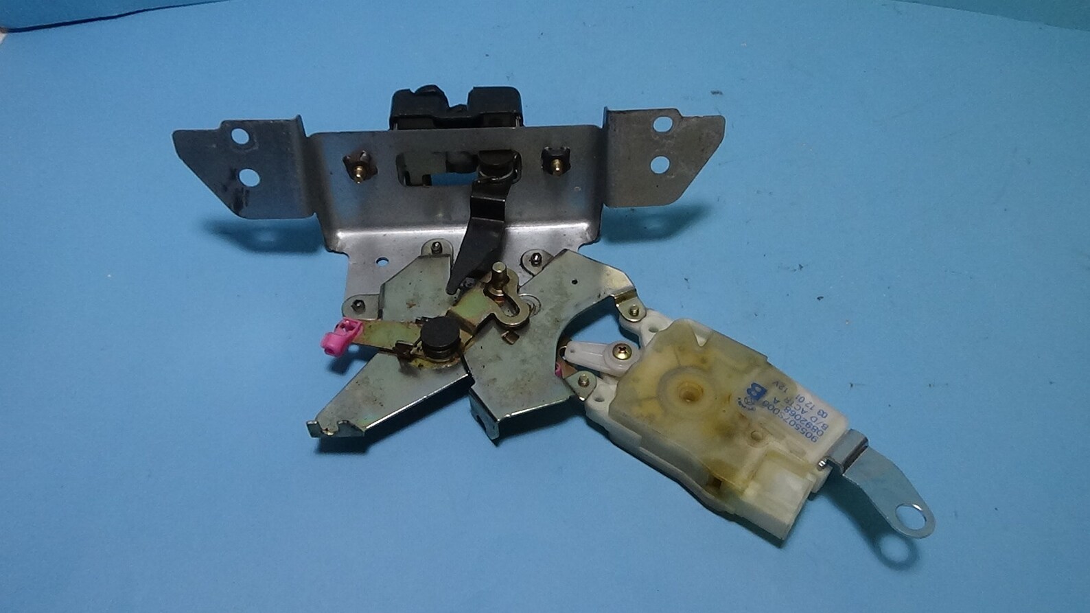 20042010 Nissan Armada Rear Rear Liftgate Glass Window Latch Actuator