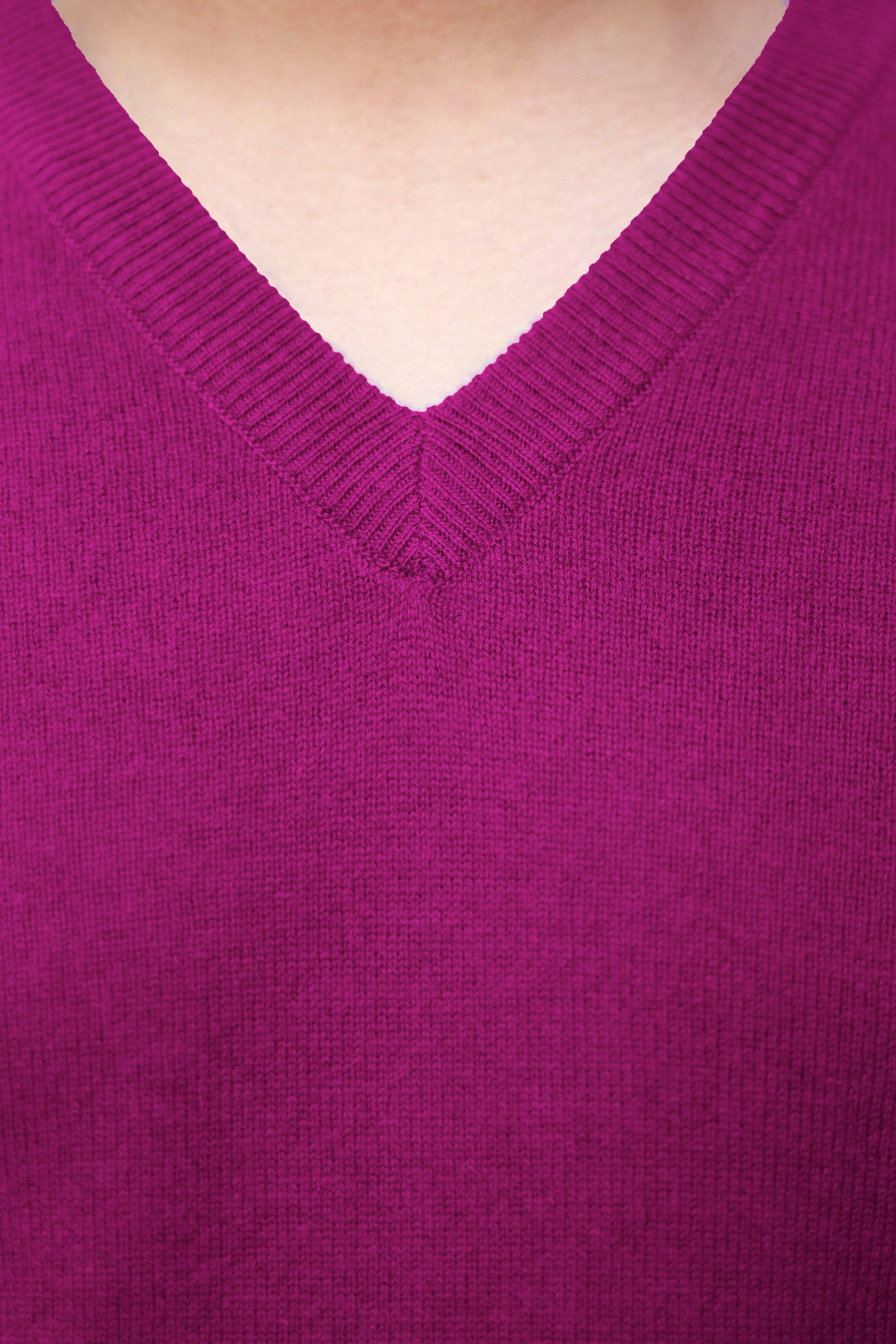 [teket] / ☆ 25SS Happen V-Neck Sweatshirt / Magenta Happen V-Neck Sweatshirt Magenta - teket