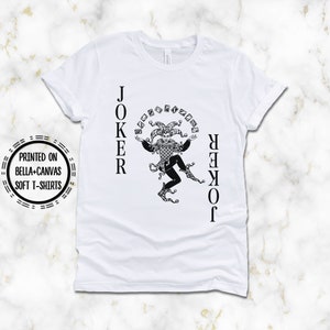 Joker Playing Card Cosplay Costume T-Shirt, Imprimé sur Bella Canvas Soft T-Shirt, Joker Halloween Costume Shirt, White Adult Unisex T-Shirt