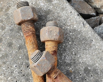 Vintage große Eisenbahn Bolzen, 2er Set verrostete Schrauben, Metallbau Zubehör, alte Eisenbahn Spikes, Eisenbahn Vintage Schrauben.