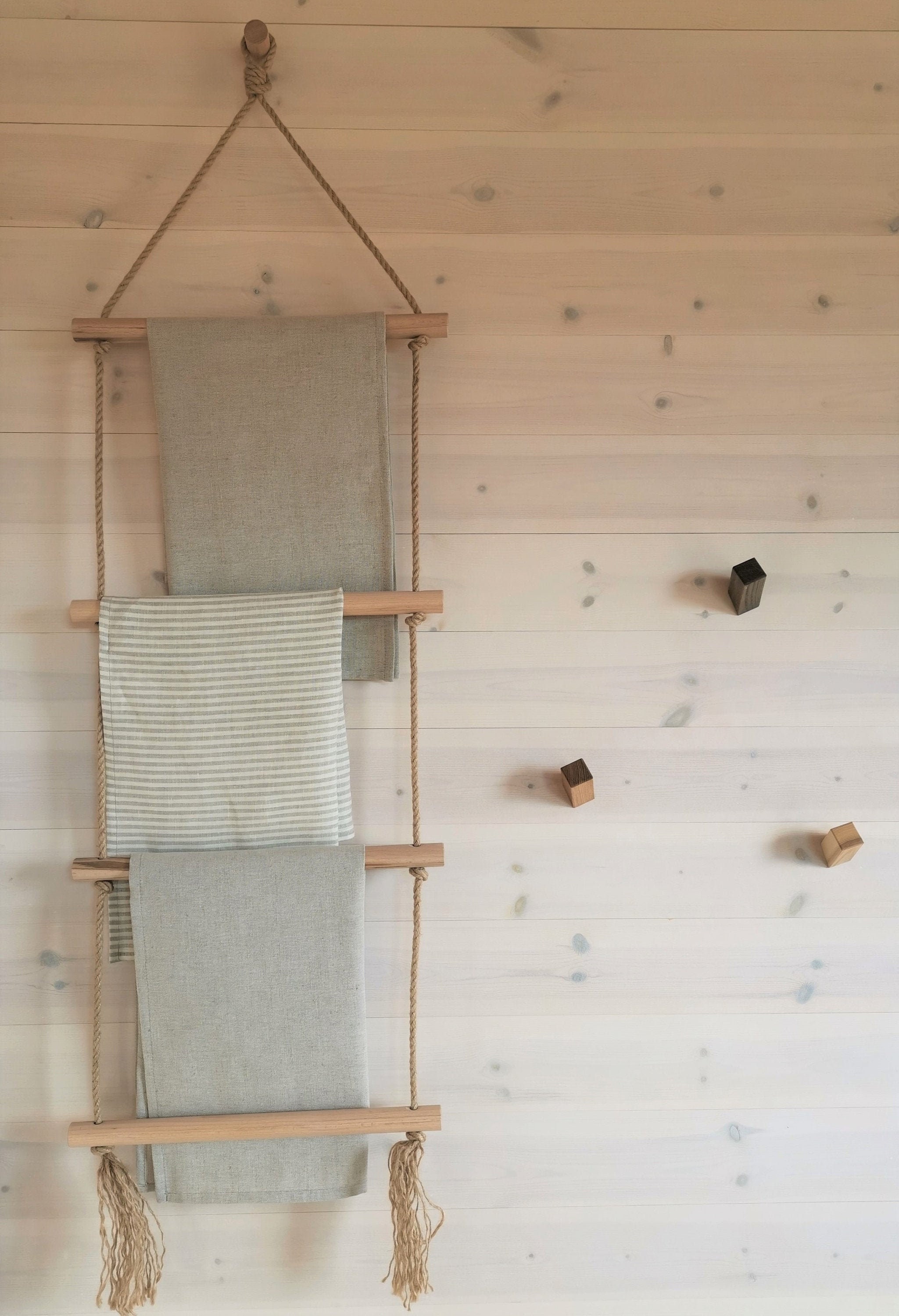 BALIBETOV scala porta asciugamani - Scala Decorativa in Legno -  Portasciugamani in legno - Scala Decorativa per soggiorno, camera da letto  e bagno. (Legno, 150 cm) : : Casa e cucina