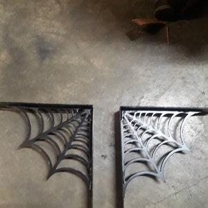 Suportes de prateleira em teia de aranha