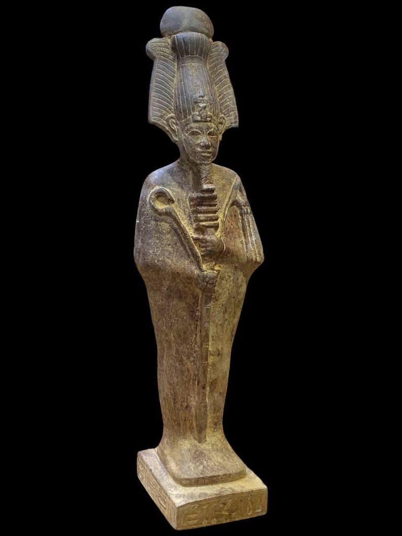手彫りのオシリス像：古代エジプトの石造美術 - Etsy 日本