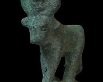 Estatua de bronce vintage de Apis: dios egipcio de la fertilidad