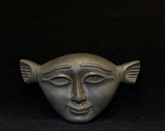 Rzeźba twarzy Hathor: starożytna egipska kamienna statua – kolekcjonerskie antyki, dekoracje