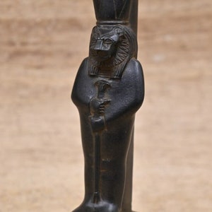 古代エジプトの戦争の女神、セクメトのかわいい小さな像 - 力 - 手作り - エジプトの骨董品 - 彫刻像 - エジプト神話。