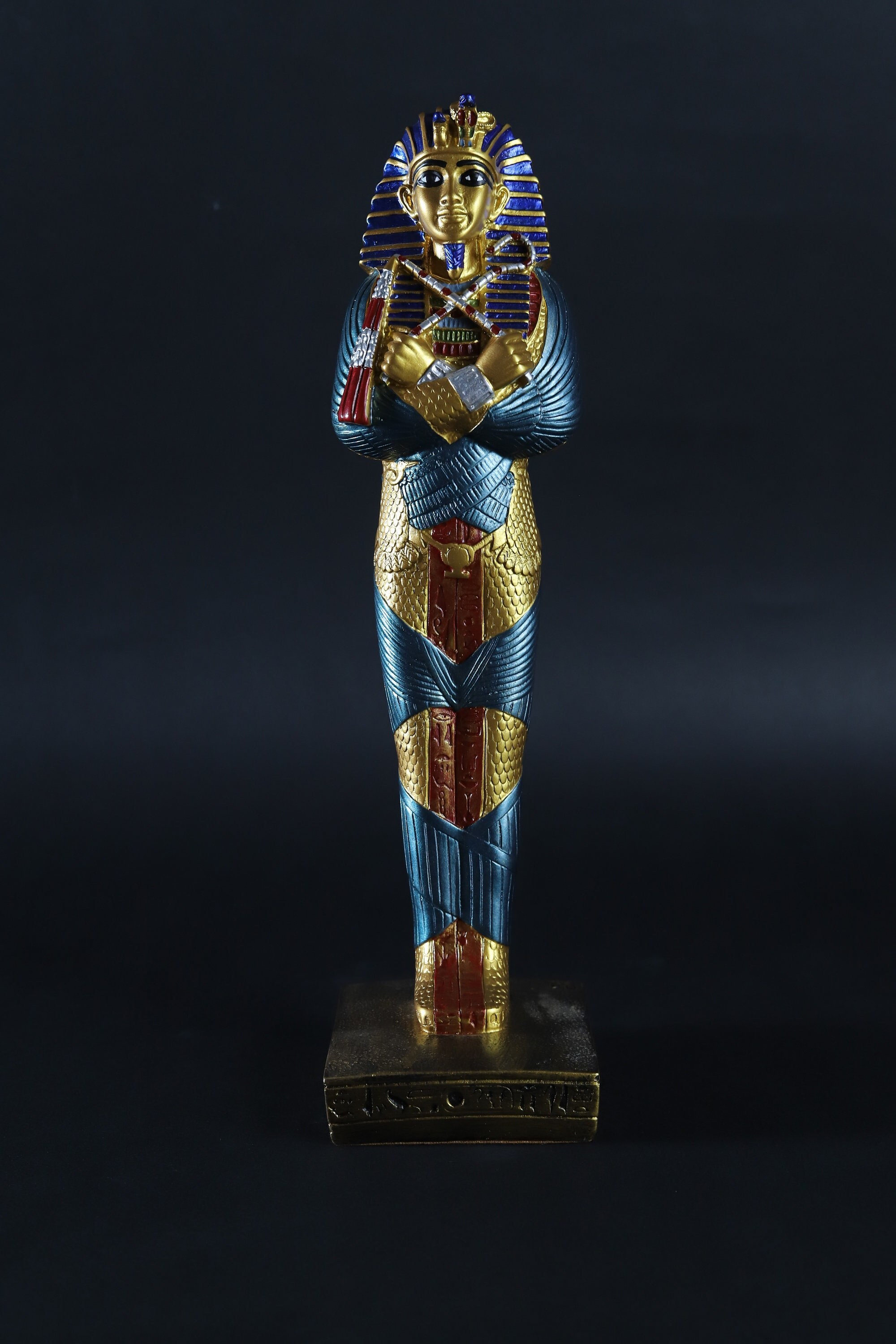 手作りの黄金のファラオ、ツタンカーメン像：希少なエジプトの装飾品