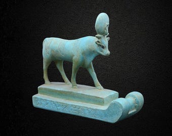 Estatua de la diosa egipcia Hathor: Escultura de la vaca Apis