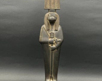 Standbeeld God Sobek: handgemaakte Egyptische stenen sculptuur