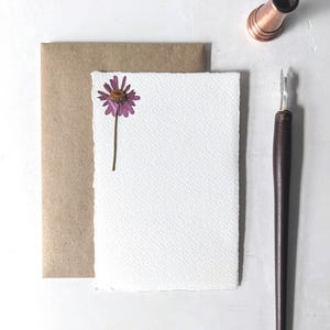 Juego de tarjetas de felicitación botánicas: Papelería con flores prensadas y vegetación con sobres