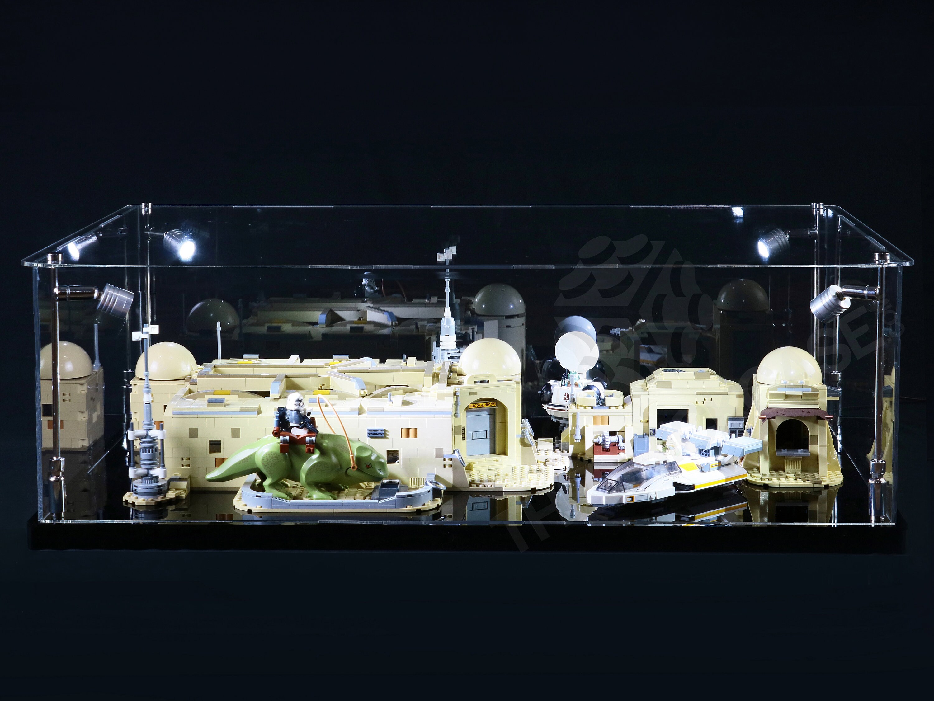 LED Lighted Display Case for Star Wars™ Mos Eisley Cantina