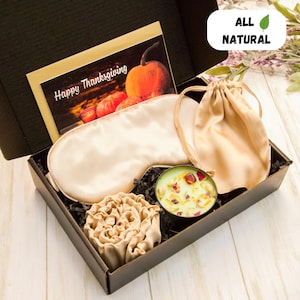 Thanksgiving-cadeauset – moerbeizijde slaapmasker, scrunchie en tas |  Kaart met kaars en envelop