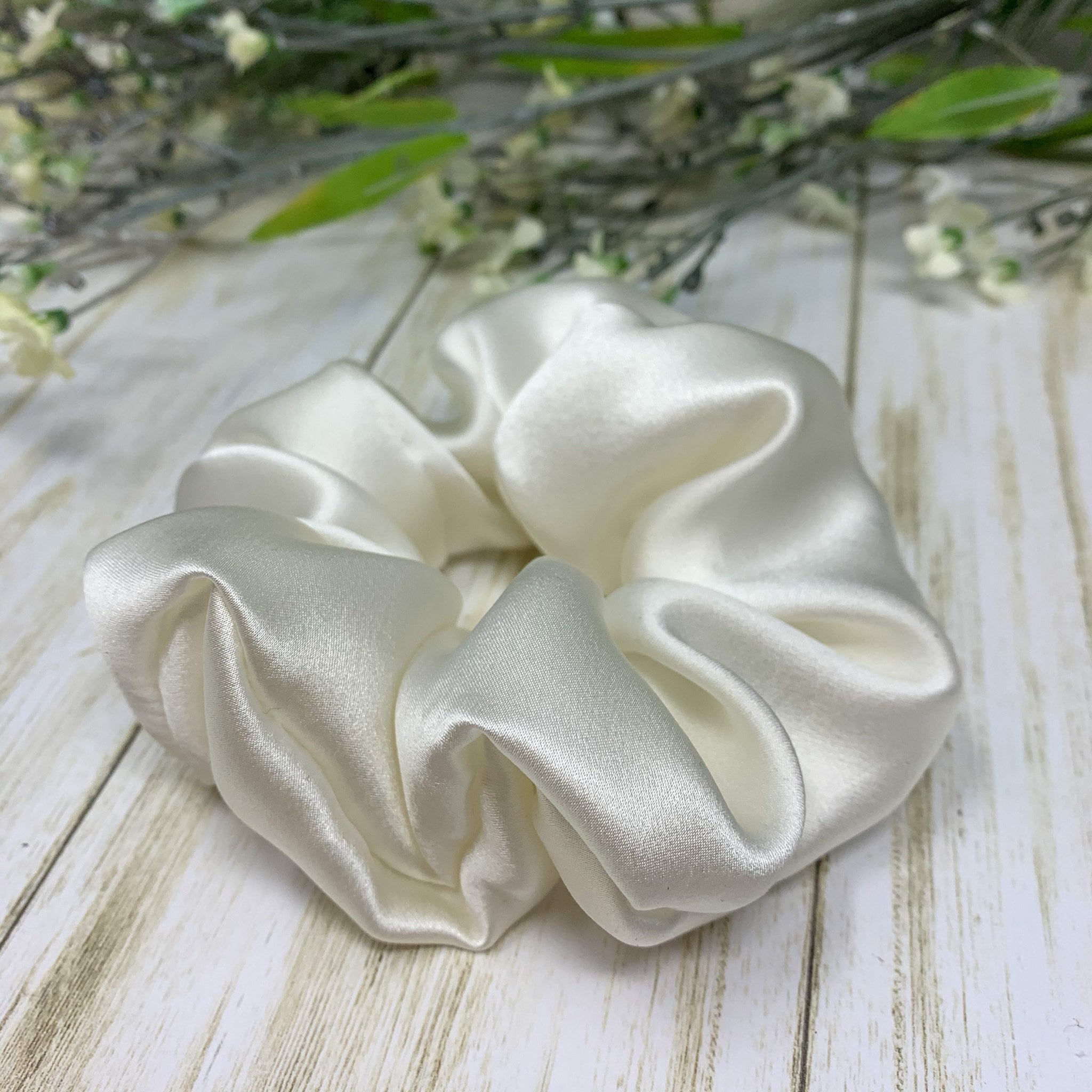 SATIN SCRUNCHIE OFF WHITE SATIN SCRUNCHIE OFF WHITE