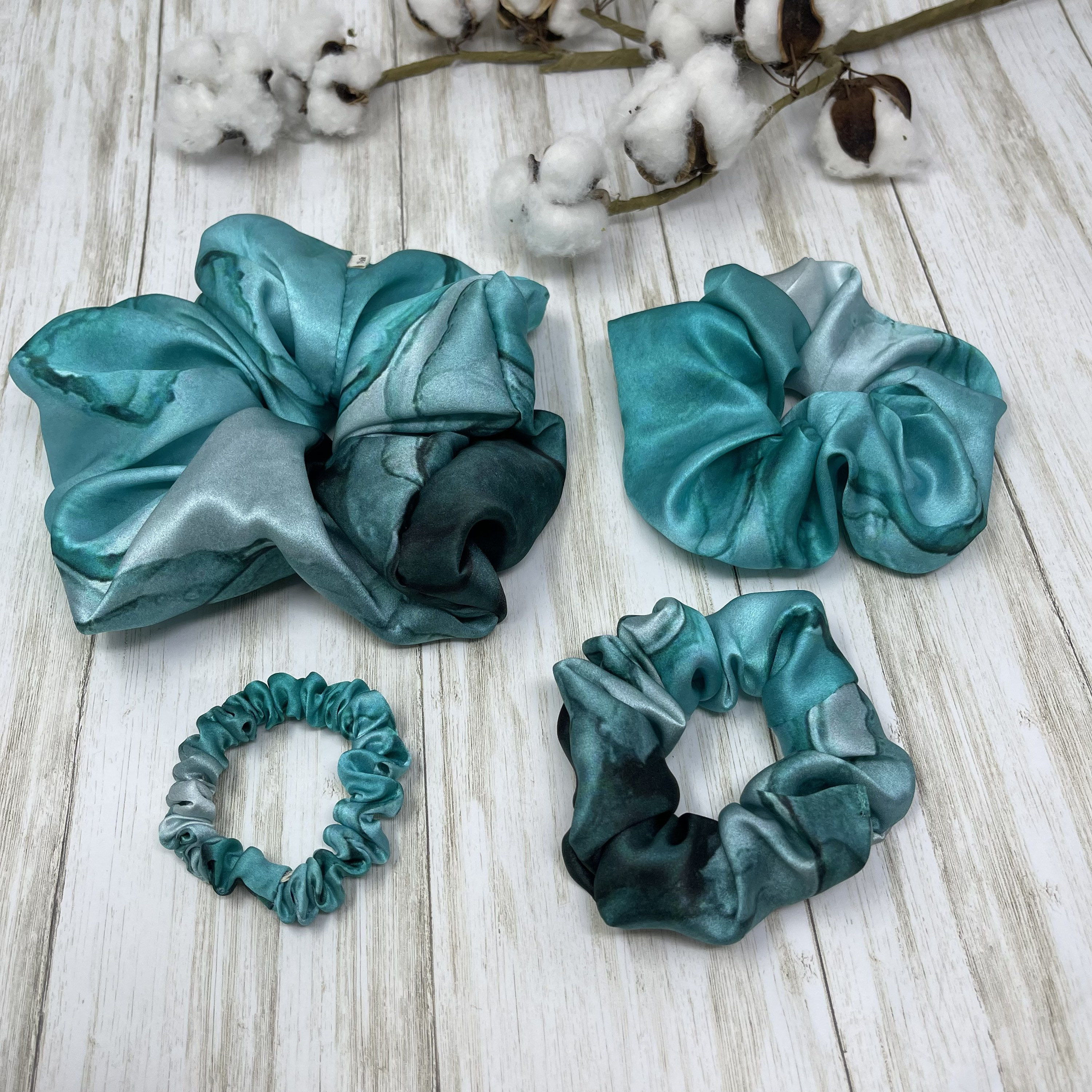 Turquoise Tie-dye Mulberry Silk Scrunchie: Eco-friendly Hair  display picture 1