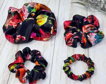 Pfingstrosen auf schwarzer Seide Scrunchie | 100% Maulbeerseide Haargummi | Blumen Seide Scrunchie | Handgefertigt in den USA