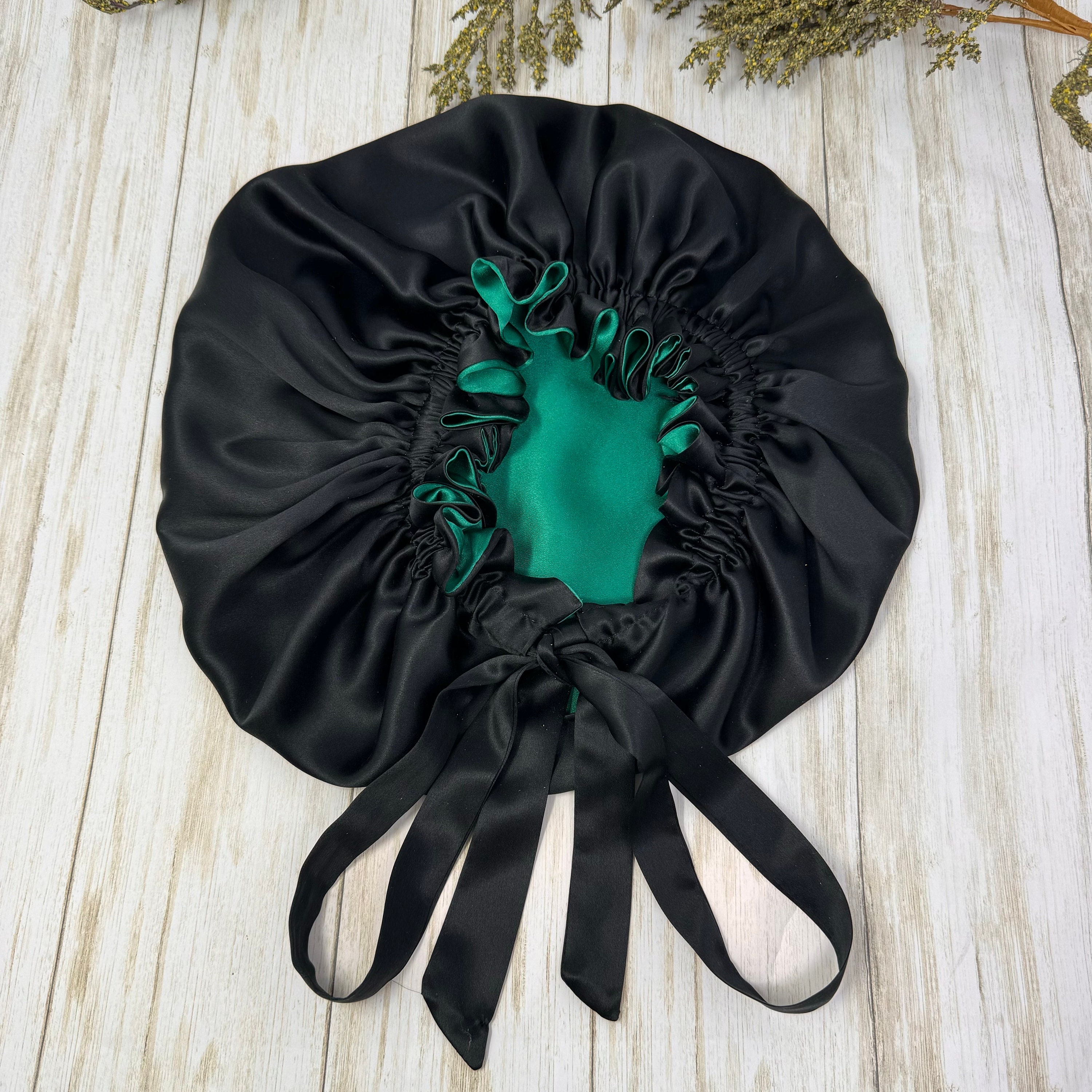 Fefod Berretto di Seta, 2pcs Cuffia Seta Capelli Notte con 2 Elastici, Regolabile Cuffia di Seta Elastico, Morbido e Confortevole Berretto da Notte Raso, Adatto Protezione per Capelli Lunghi/Ricci