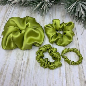 Elastici per capelli in pura seta di gelso color chartreuse. Scegli la tua taglia.