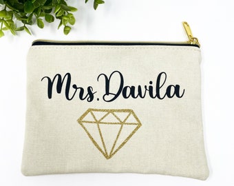 Mrs make Up bag personalized, Bride make up bag, Bride clutch purse, Custom Makeup bag, Honeymoon bride gift, Bridal shower gift